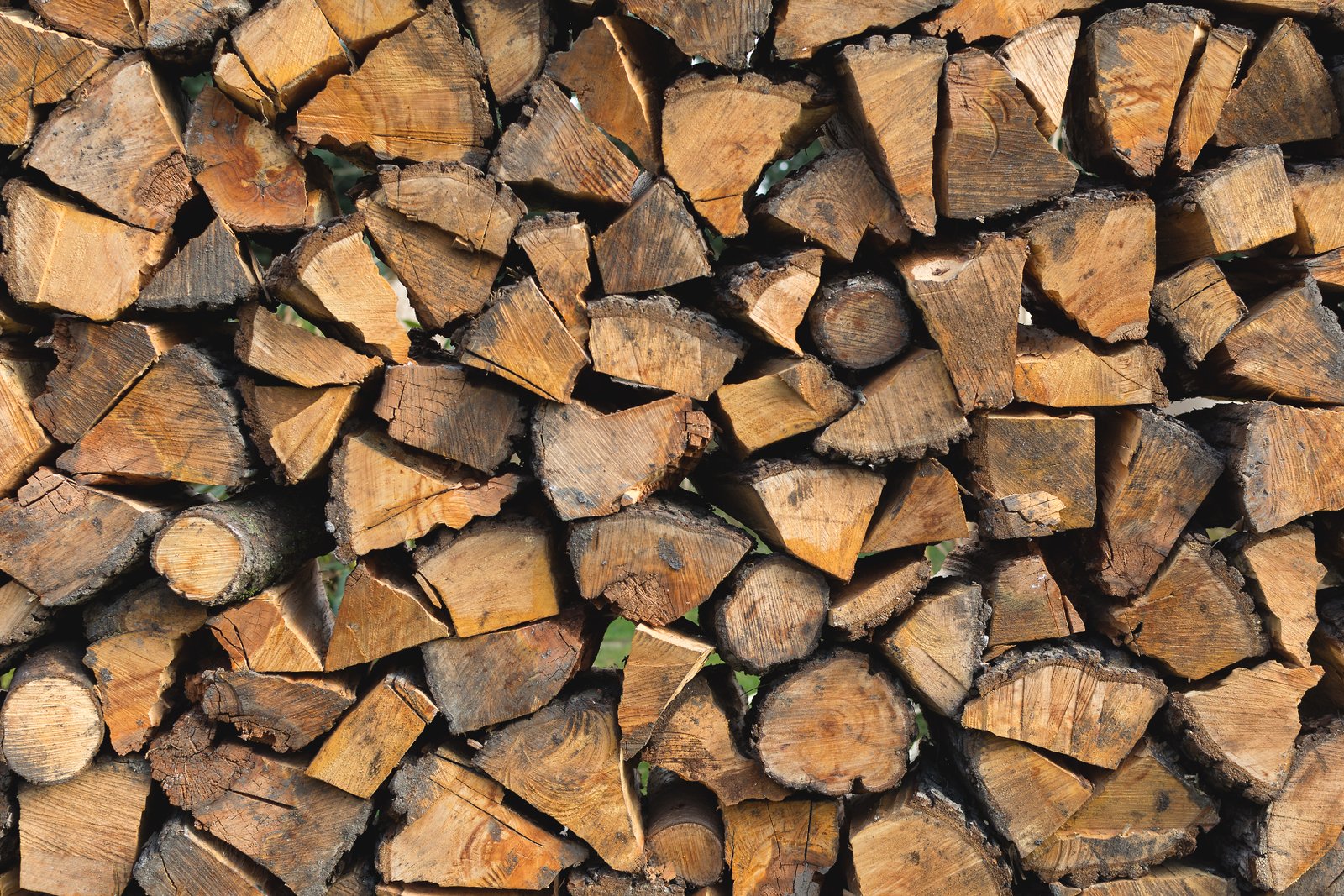 Selecting ‌the Right Firewood: ⁤A Key ⁣to Successful Fire-Building